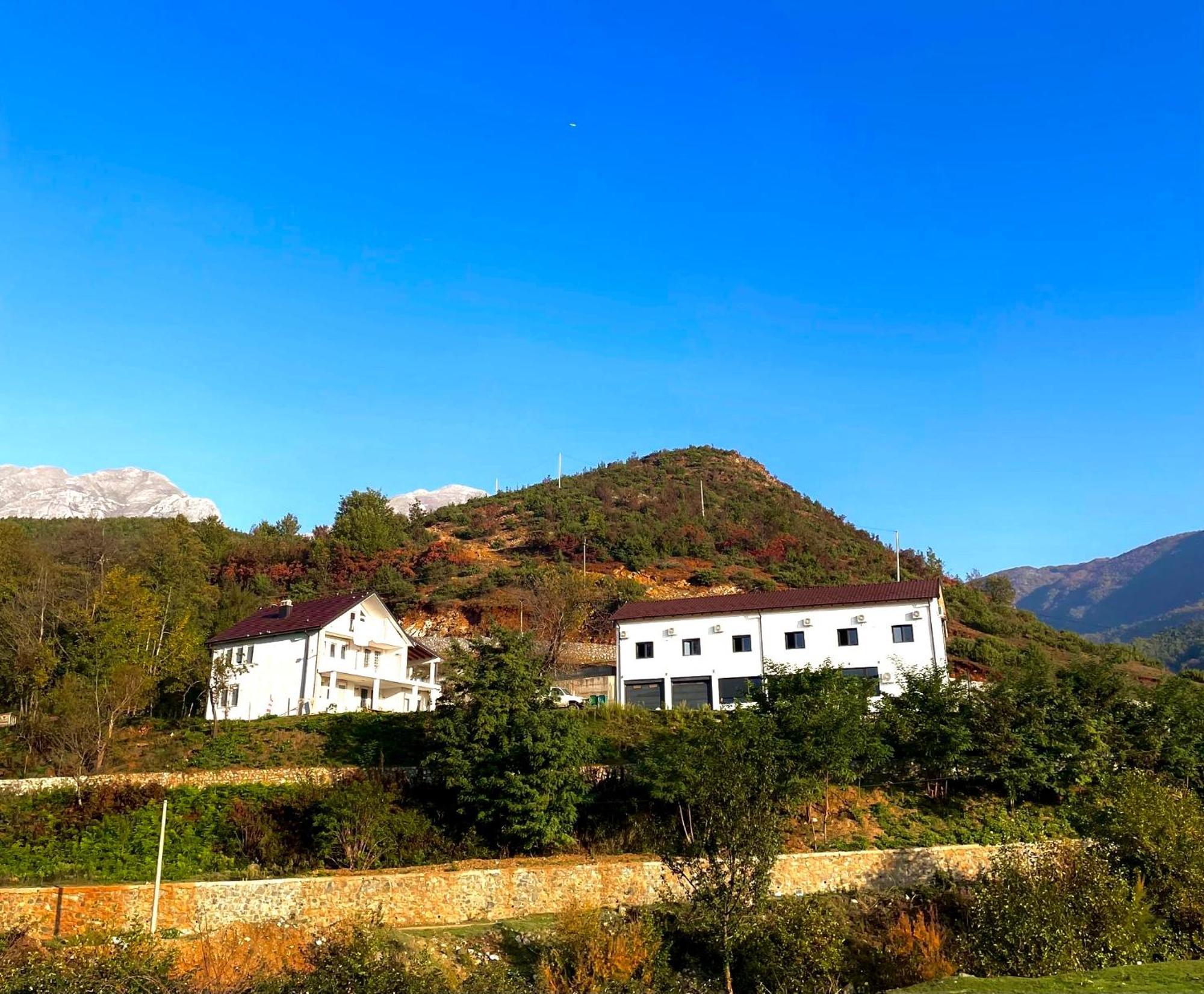 Guesthouse Tropoje E Vjeter Eksteriør billede
